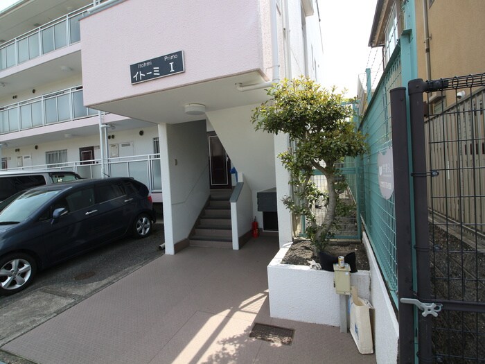 物件外観写真4　(エントランス部分)