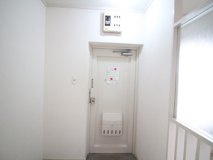 物件内観写真18　(玄関)
