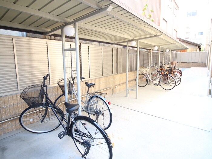 物件外観写真5　(駐輪場)