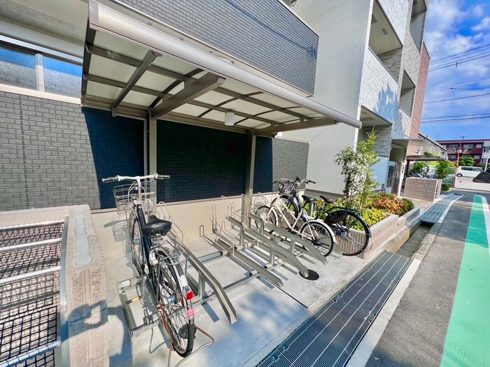 物件外観写真3　(駐輪場)
