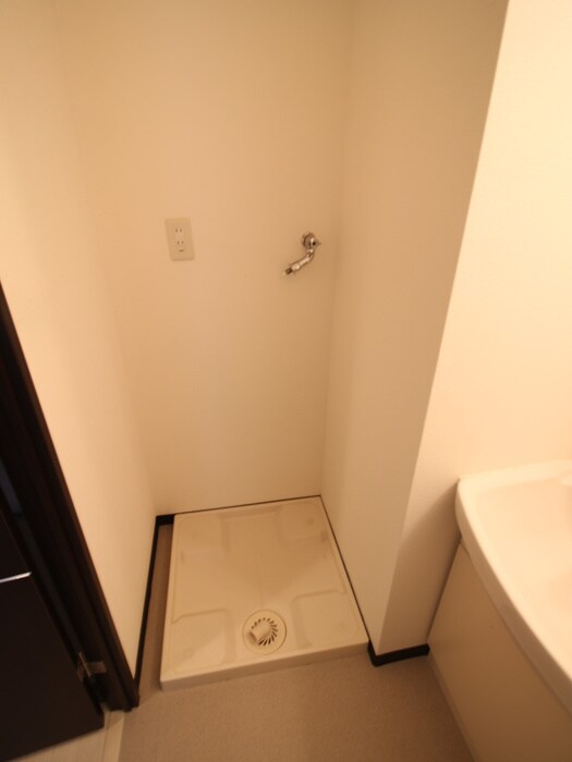 物件内観写真10　(洗濯機置場)