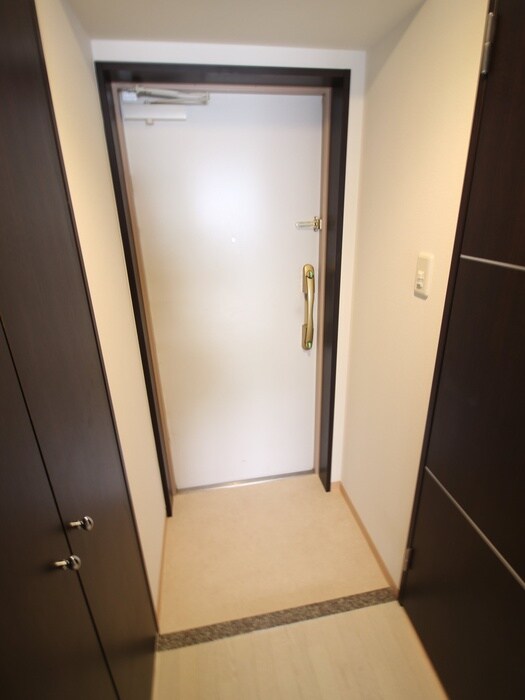 物件内観写真16　(玄関)