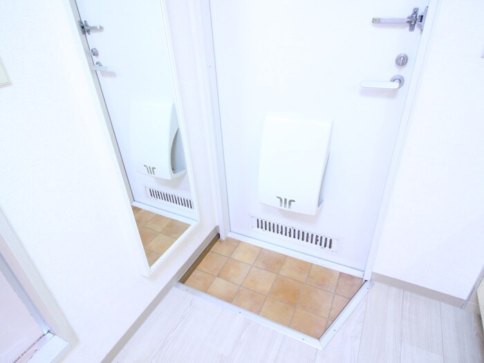 物件内観写真12　(玄関)