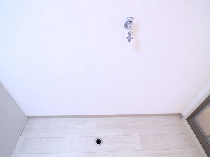 物件内観写真16　(洗濯機置場)