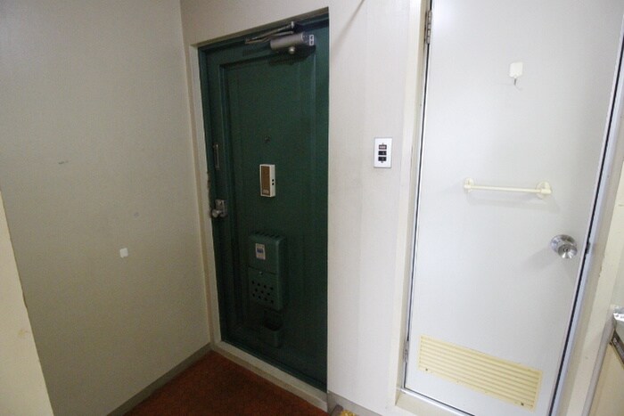 物件内観写真13　(玄関)