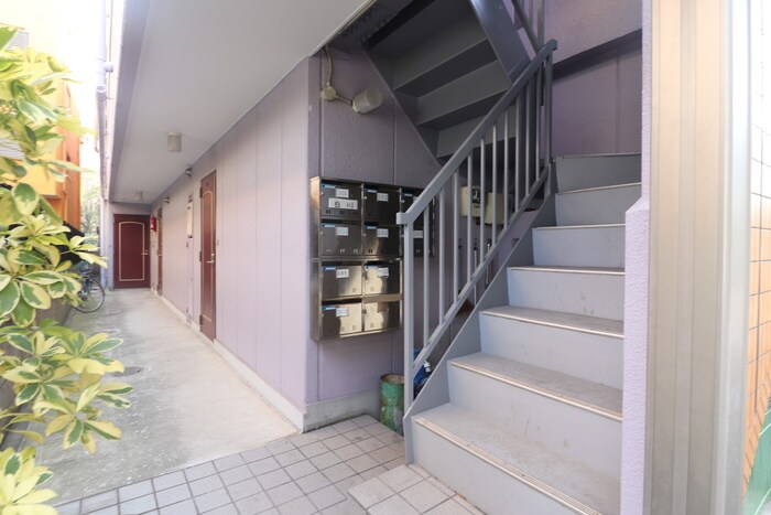 物件外観写真3　(エントランス部分)