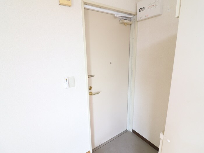 物件内観写真18　(玄関)