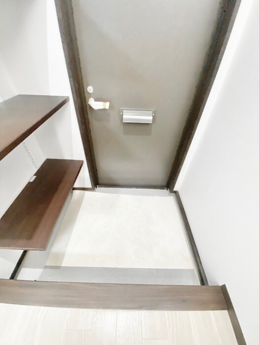 物件内観写真13　(玄関)