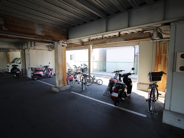 物件外観写真6　(駐輪場)