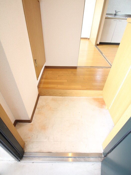 物件内観写真13　(玄関)