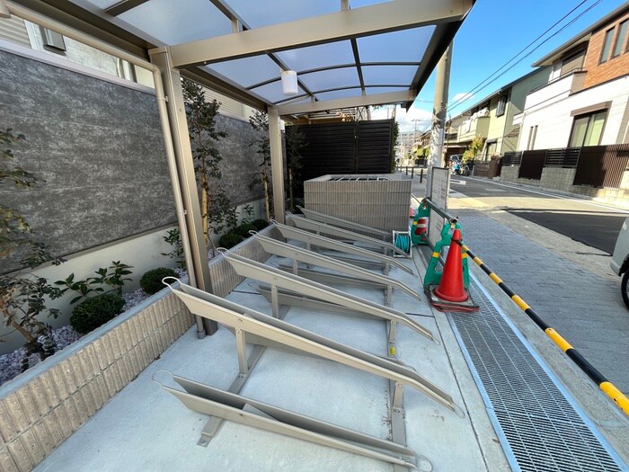 物件外観写真4　(駐輪場)