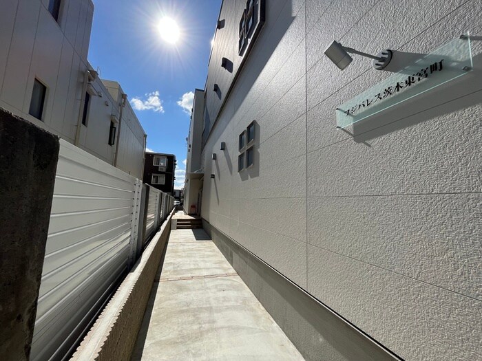 物件外観写真5　(エントランス部分)