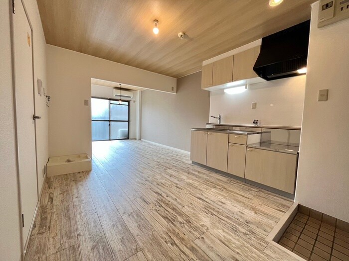 物件内観写真9　(玄関)