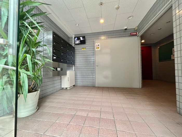 物件外観写真5　(エントランス部分)