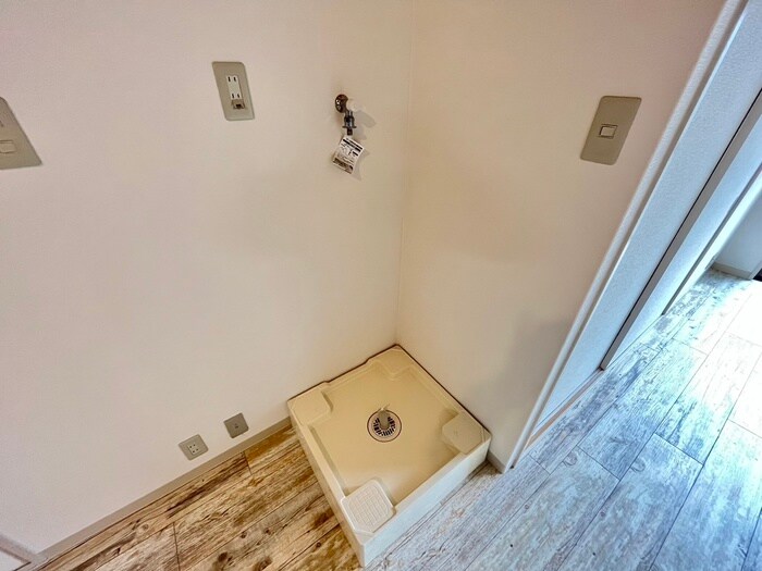 物件内観写真16　(洗濯機置場)