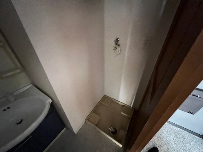 物件内観写真13　(洗濯機置場)