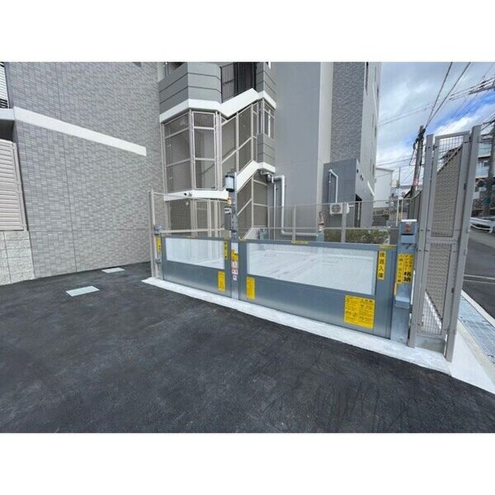 物件外観写真4　(駐車場)