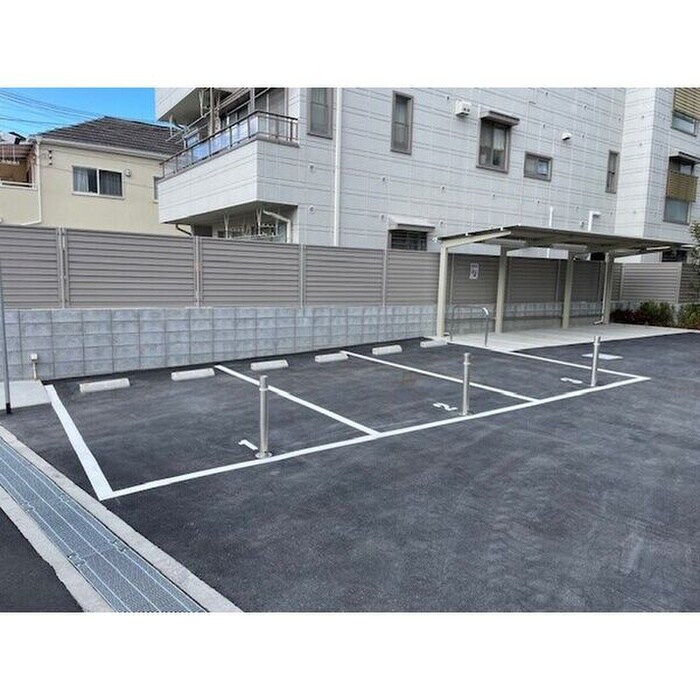 物件外観写真5　(駐車場)