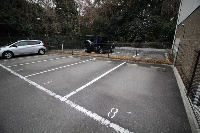 物件外観写真3　(駐車場)