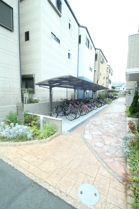 物件外観写真4　(エントランス部分)