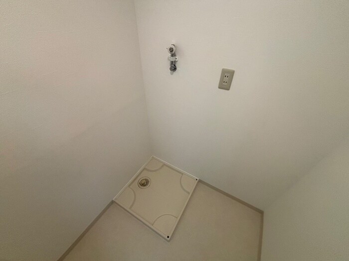 物件内観写真8　(洗濯機置場)
