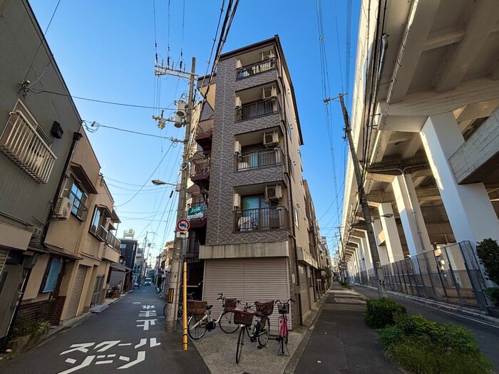 物件外観写真1　(エントランス部分)