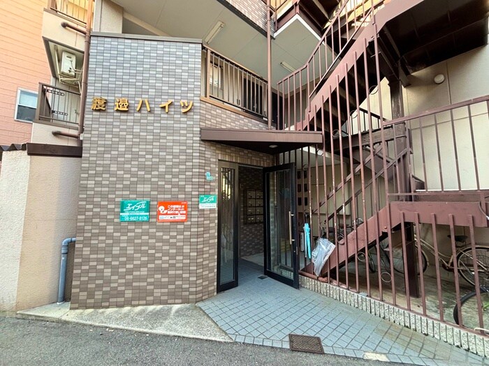 物件外観写真2　(エントランス部分)