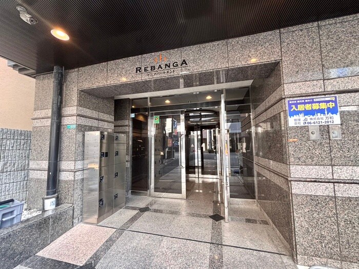 物件外観写真2　(エントランス部分)