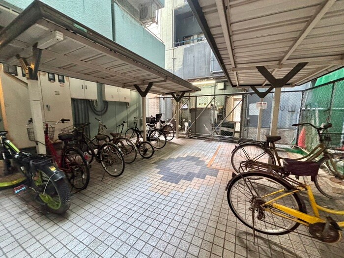 物件外観写真4　(駐輪場)