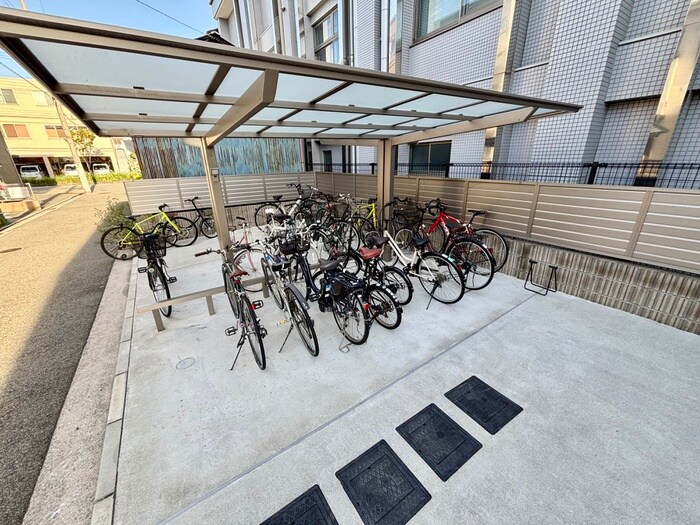 物件外観写真4　(駐輪場)