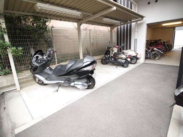 バイク置き場