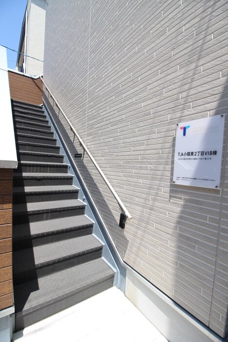 物件外観写真3　(エントランス部分)