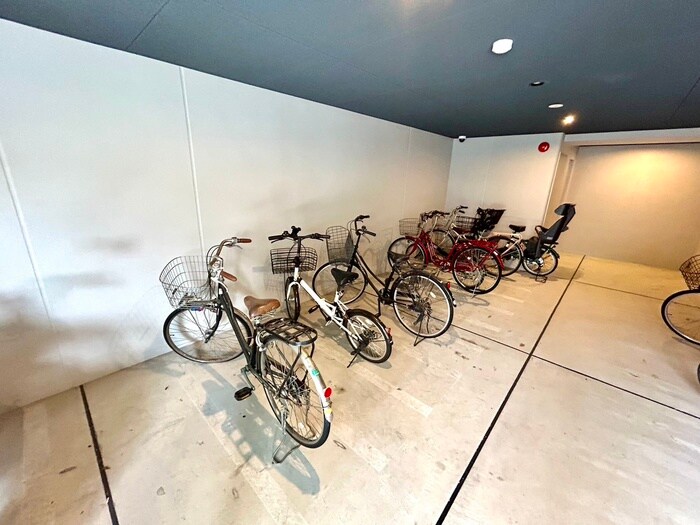 物件外観写真3　(駐輪場)