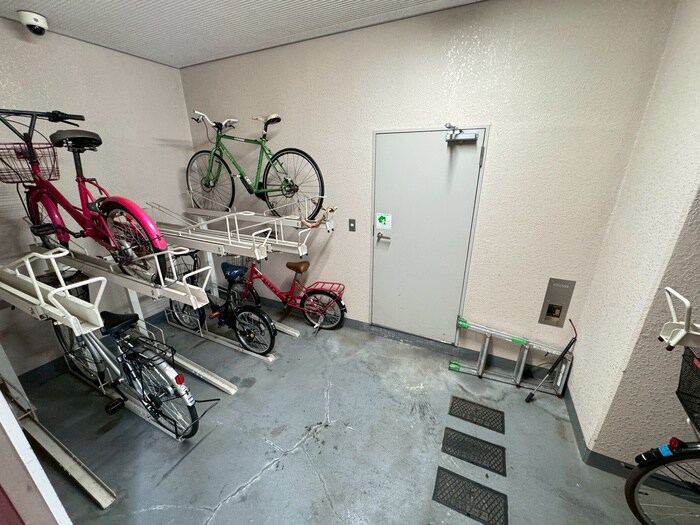 物件外観写真5　(駐輪場)