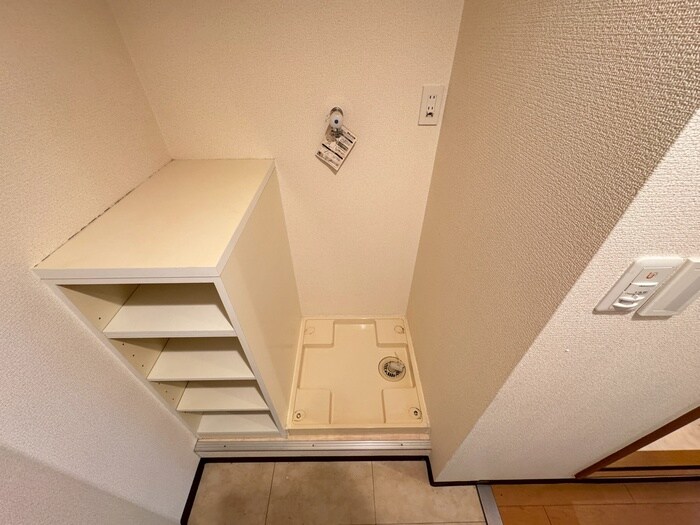 物件内観写真13　(洗濯機置場)