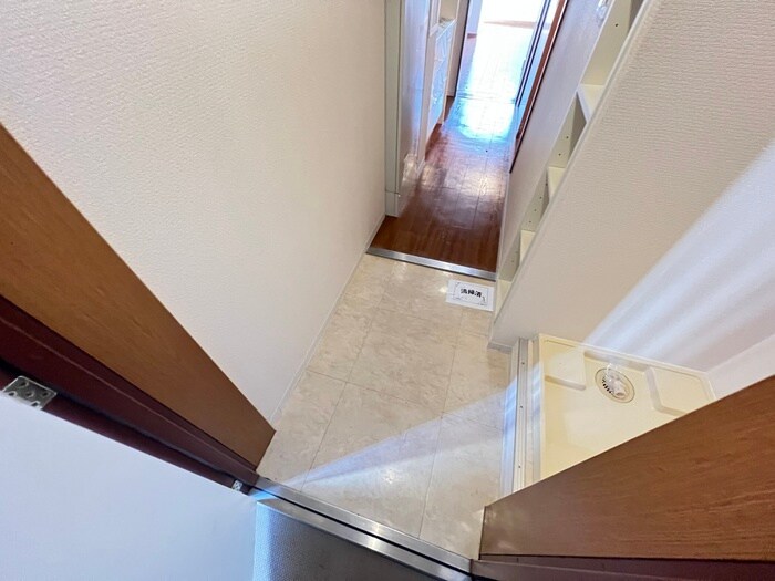 物件内観写真14　(玄関)