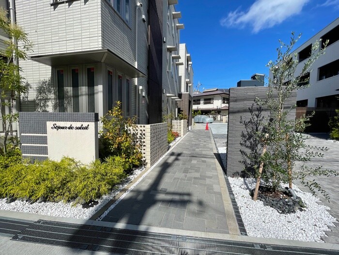 物件外観写真3　(エントランス部分)