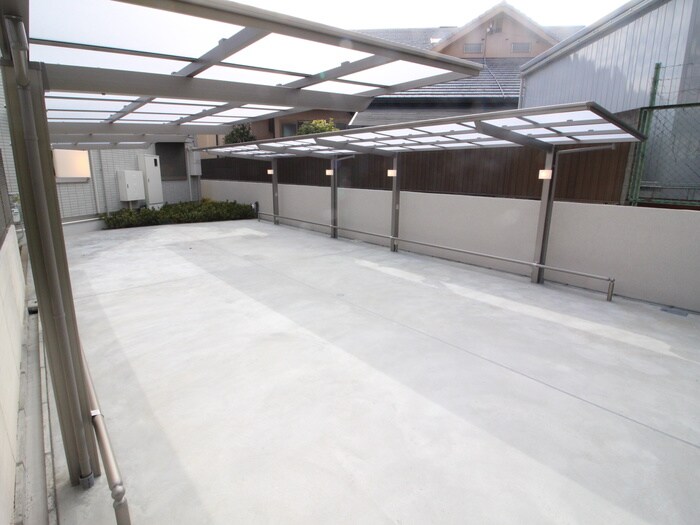 物件外観写真4　(駐輪場)