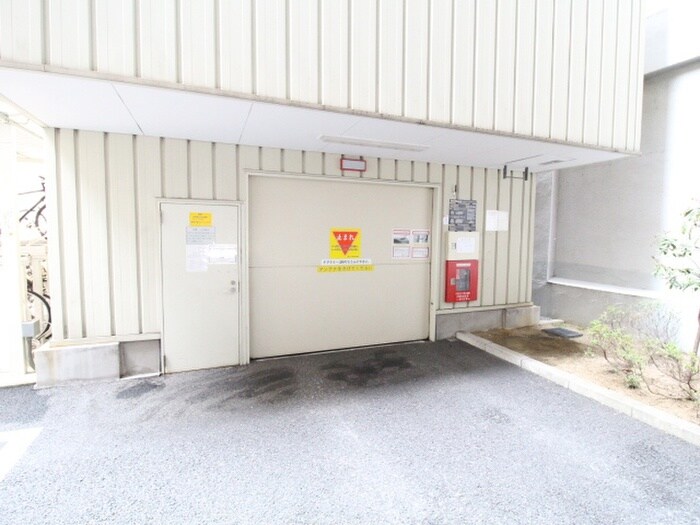 物件外観写真3　(駐車場)