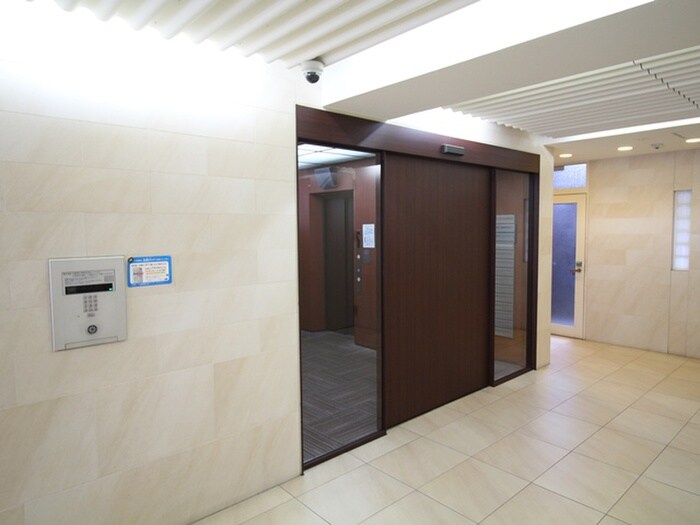 物件外観写真6　(エントランス部分)