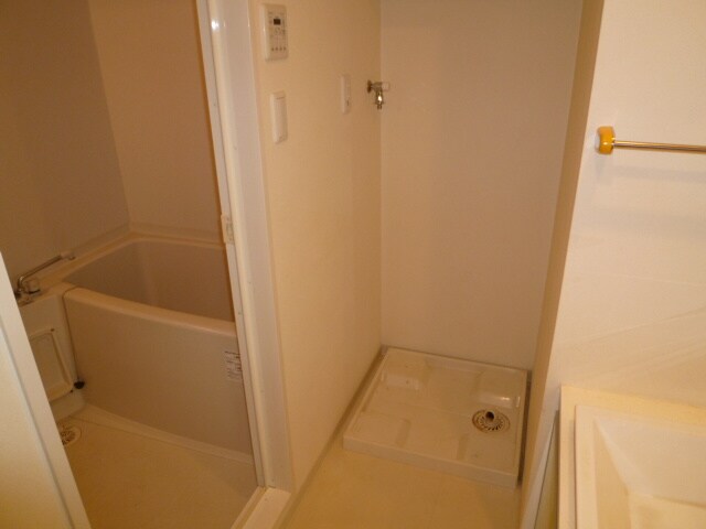 物件内観写真11　(洗濯機置場)