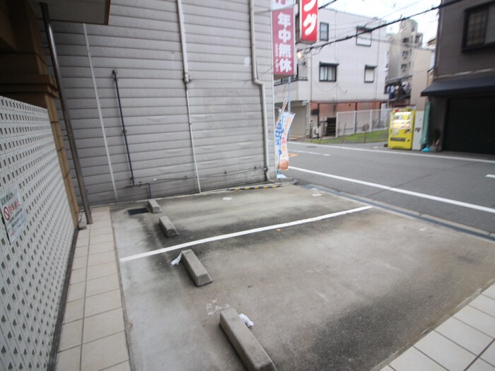 物件外観写真2　(駐車場)