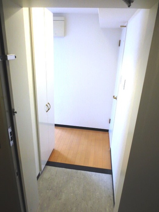 物件内観写真7　(玄関)