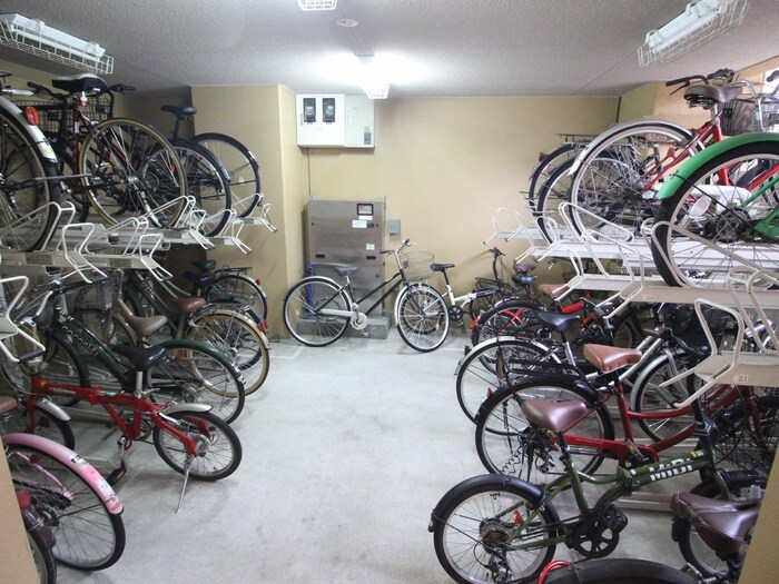 物件外観写真4　(駐輪場)