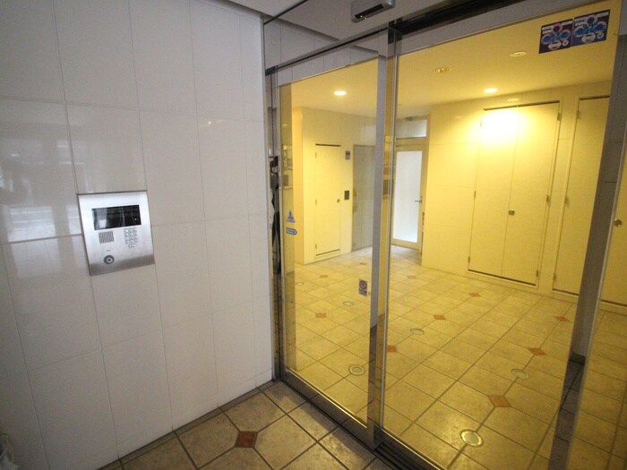 物件外観写真5　(エントランス部分)