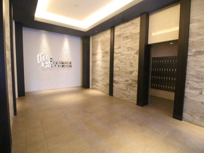 物件外観写真4　(エントランス部分)