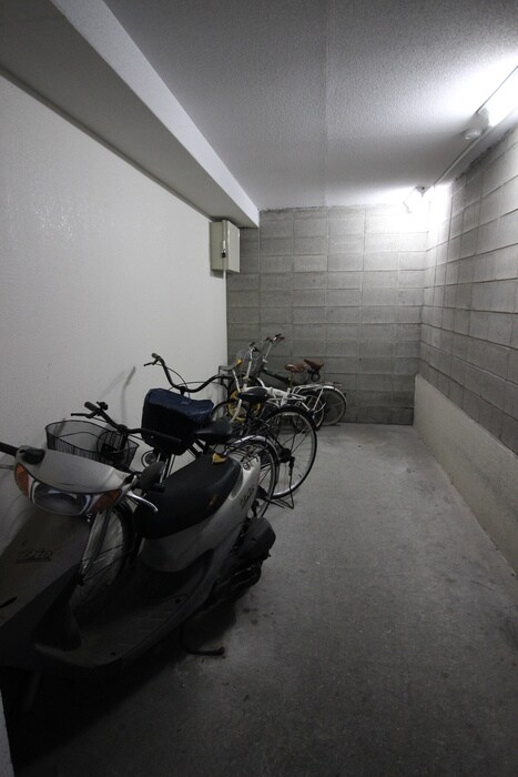 物件外観写真5　(駐輪場)