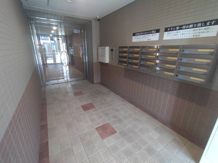 物件外観写真3　(エントランス部分)