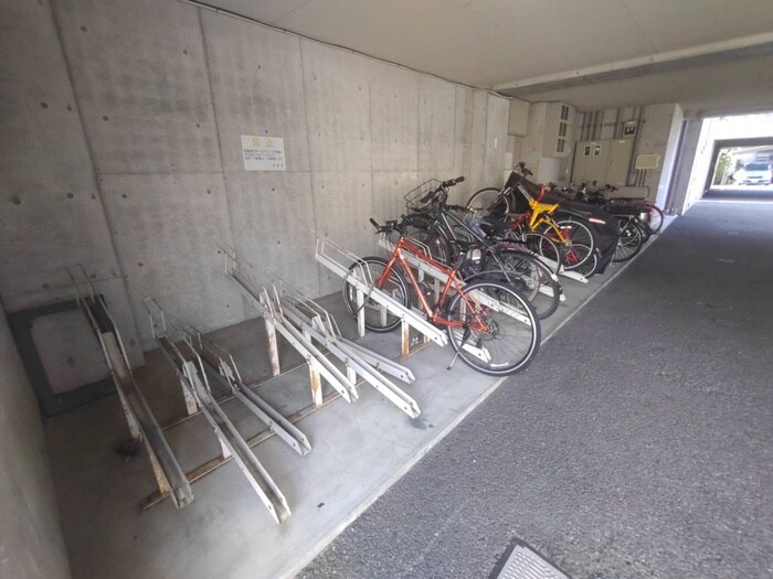 物件外観写真4　(駐輪場)