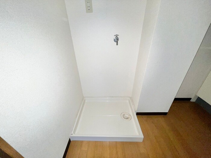 物件内観写真18　(洗濯機置場)